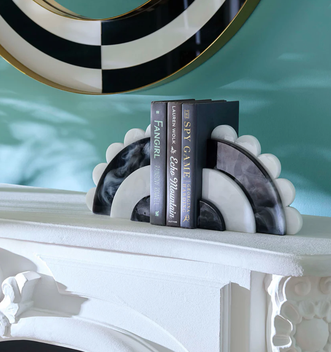 Como black & white bookends